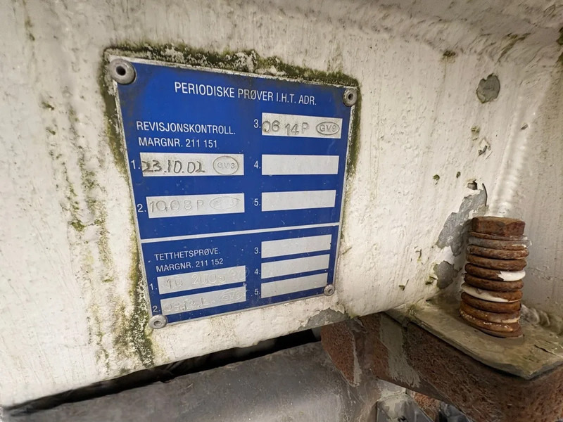 Volvo FL 7 Volvo FL7 285 Fuel tanker 4x2 - Camion cisternă: Foto 4 Volvo FL 7 Volvo FL7 285 Fuel tanker 4x2 - Camion cisternă: Foto 4