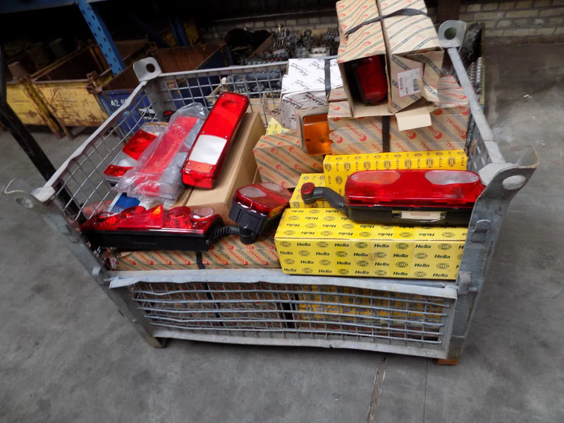 Verlichting voor truck en trailer HELLA VERLICHTING truck en trailer - Coada lumini: Foto 1 Verlichting voor truck en trailer HELLA VERLICHTING truck en trailer - Coada lumini: Foto 1