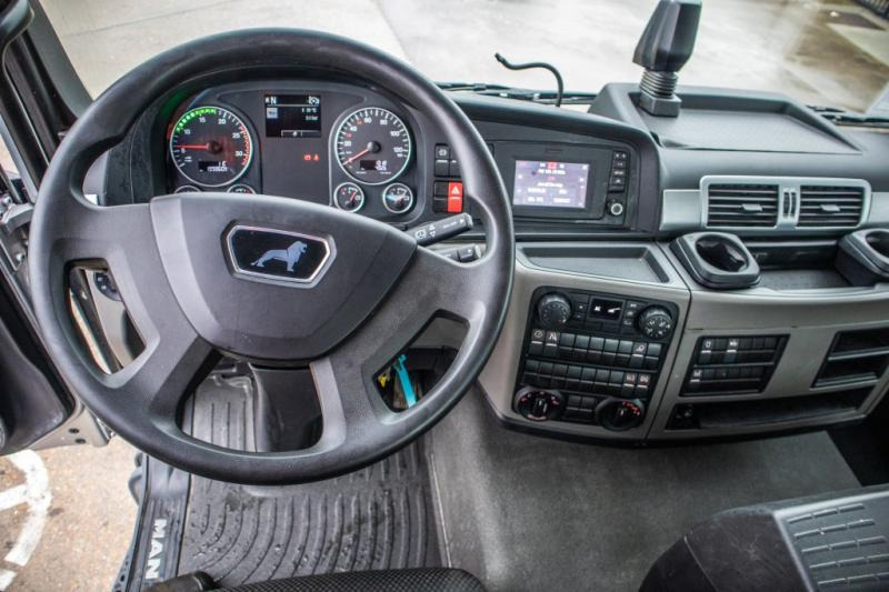 Interior photo 1: Leasing de MAN TGS 26.470 6X6H +HYDR MAN TGS 26.470 6X6H +HYDR