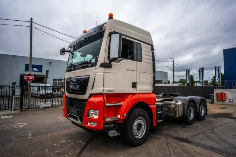 MAN TGX 33.560 XLX BLS+BIG AXLES+INTARDER - Cap tractor: Foto 1 MAN TGX 33.560 XLX BLS+BIG AXLES+INTARDER - Cap tractor: Foto 1