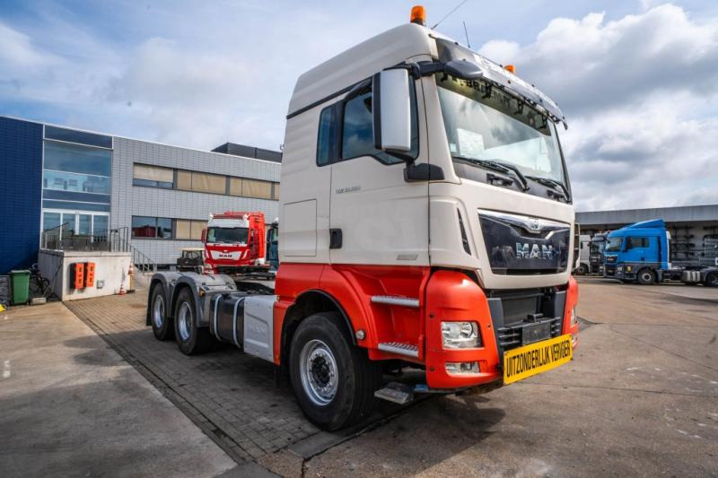 MAN TGX 33.560 XLX BLS+BIG AXLES+INTARDER - Cap tractor: Foto 2 MAN TGX 33.560 XLX BLS+BIG AXLES+INTARDER - Cap tractor: Foto 2