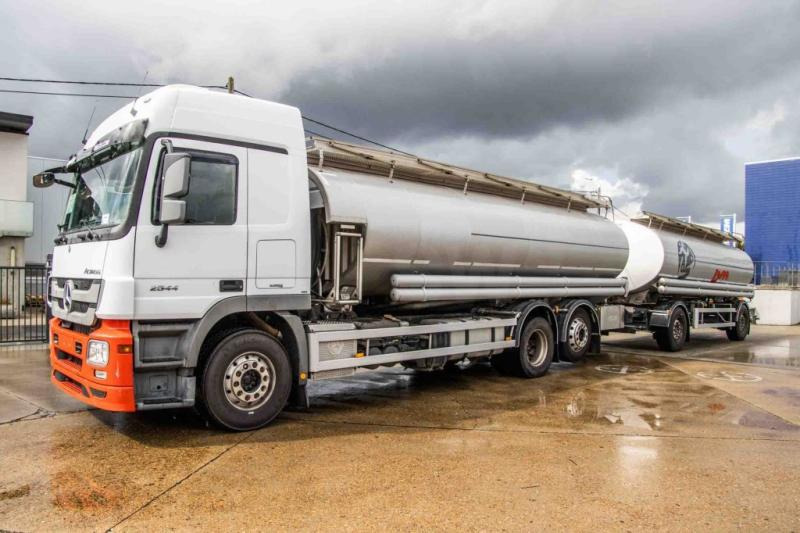 Mercedes ACTROS 2544-MP3+MAGYAR INOX18.200L+17.700L/2X6COMP - Camion cisternă: Foto 1 Mercedes ACTROS 2544-MP3+MAGYAR INOX18.200L+17.700L/2X6COMP - Camion cisternă: Foto 1