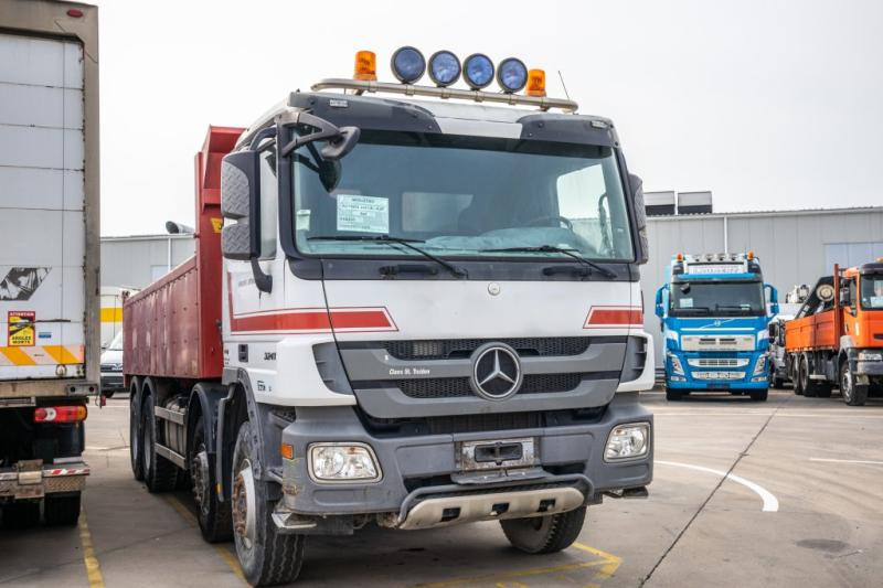 Mercedes ACTROS 3241 K -MP3-E5-Fire damage/dégâts du feu - Camion basculantă: Foto 2 Mercedes ACTROS 3241 K -MP3-E5-Fire damage/dégâts du feu - Camion basculantă: Foto 2