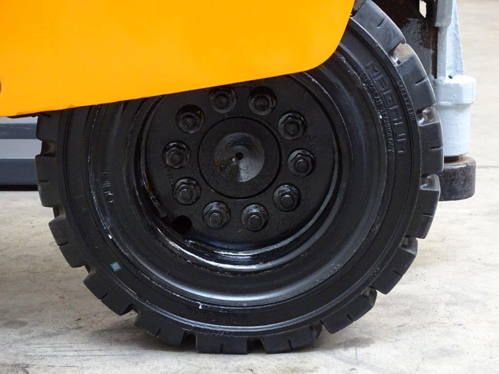 Hubtex DQ45-G - TRAVERSE - Stivuitor cu catarg retractabil, cu schimbare rapidă de direcţie: Foto 2 Hubtex DQ45-G - TRAVERSE - Stivuitor cu catarg retractabil, cu schimbare rapidă de direcţie: Foto 2