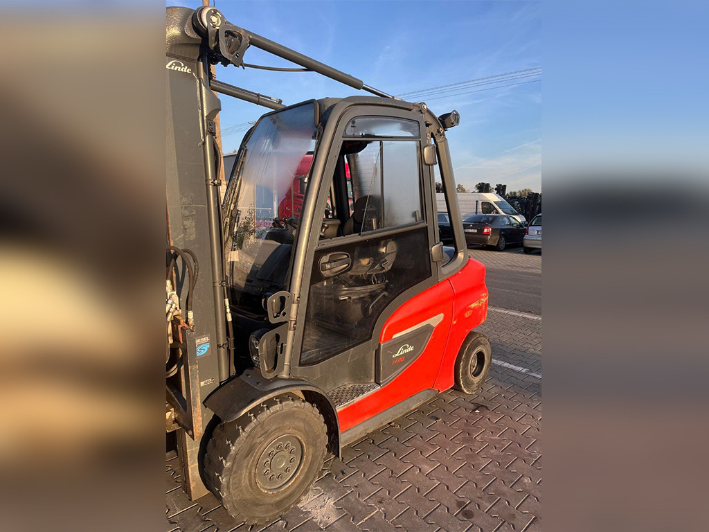 Linde H35D-01 - TRIPLEX - Stivuitor diesel: Foto 1 Linde H35D-01 - TRIPLEX - Stivuitor diesel: Foto 1