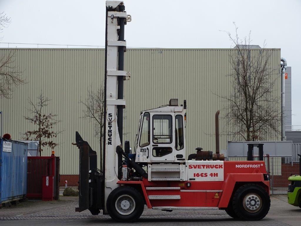 Svetruck 16CS4H - Reach stacker: Foto 1 Svetruck 16CS4H - Reach stacker: Foto 1
