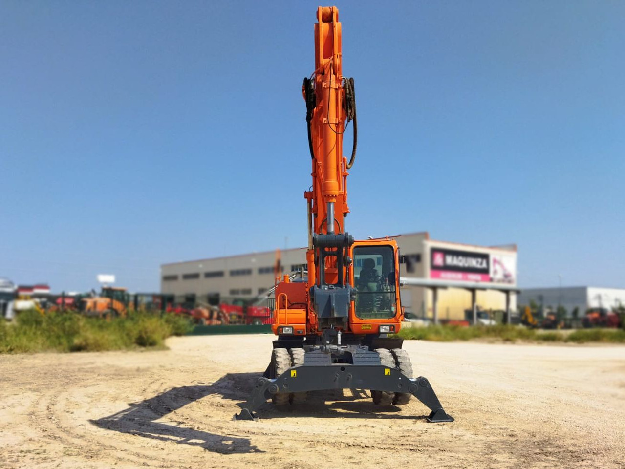DAEWOO 210 W-V M4E (LOC) - Excavator pe roţi: Foto 2 DAEWOO 210 W-V M4E (LOC) - Excavator pe roţi: Foto 2