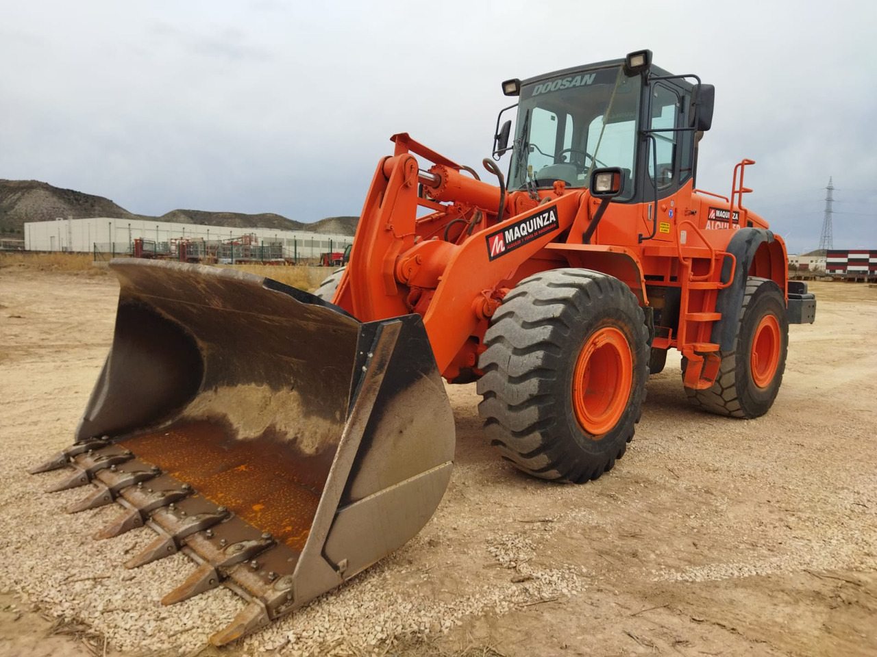 DOOSAN DL300 - Încărcător frontal pe pneuri: Foto 1 DOOSAN DL300 - Încărcător frontal pe pneuri: Foto 1