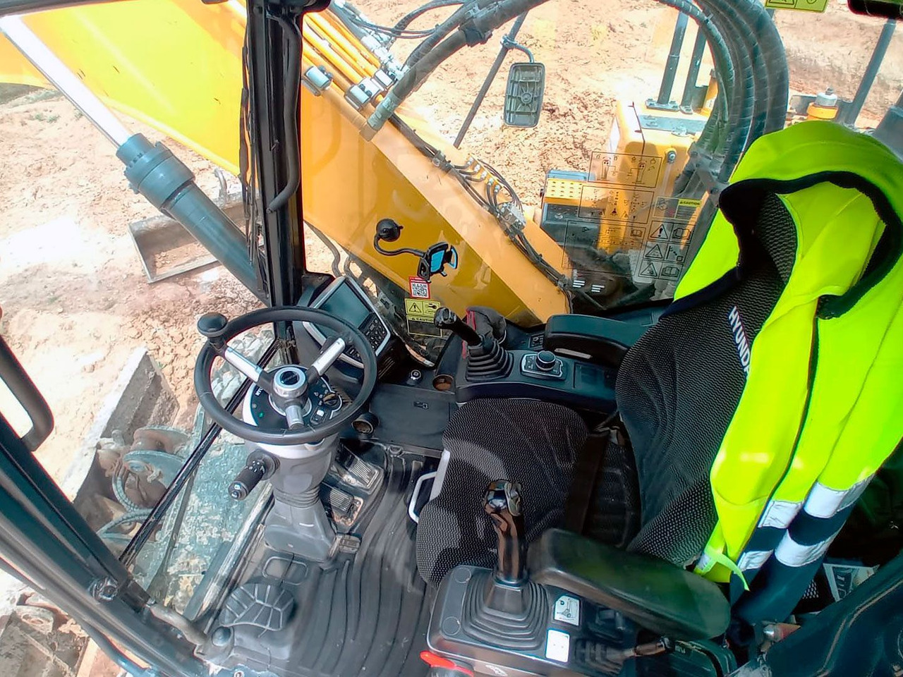 HYUNDAI HW180 - Excavator pe roţi: Foto 3 HYUNDAI HW180 - Excavator pe roţi: Foto 3