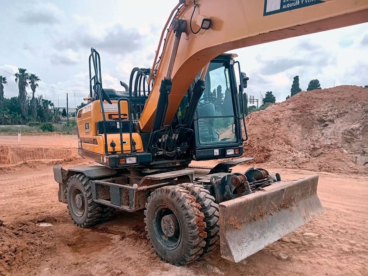 HYUNDAI HW180 - Excavator pe roţi: Foto 2 HYUNDAI HW180 - Excavator pe roţi: Foto 2