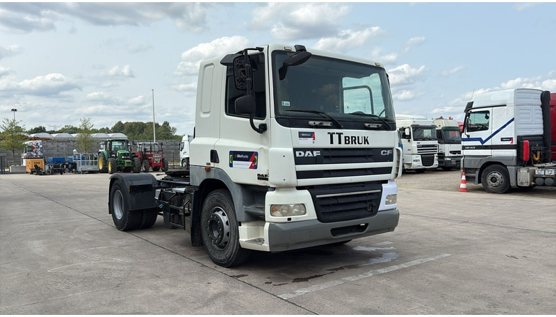 DAF 85 CF 410 (LOW CABIN / PETIT CABINE / TRES PROPRE / CLEAN CONDITION) - Cap tractor: Foto 3 DAF 85 CF 410 (LOW CABIN / PETIT CABINE / TRES PROPRE / CLEAN CONDITION) - Cap tractor: Foto 3