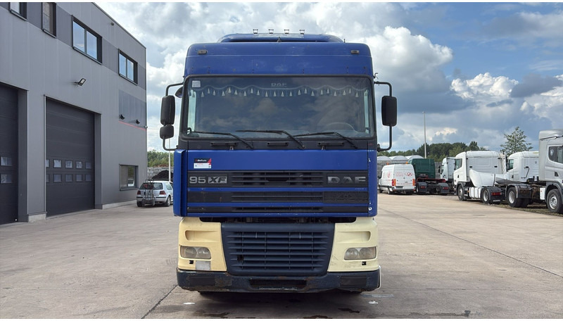 DAF 95 XF 430 (EURO 3 / BOITE MANUELLE / MANUAL GEARBOX) - Cap tractor: Foto 2 DAF 95 XF 430 (EURO 3 / BOITE MANUELLE / MANUAL GEARBOX) - Cap tractor: Foto 2