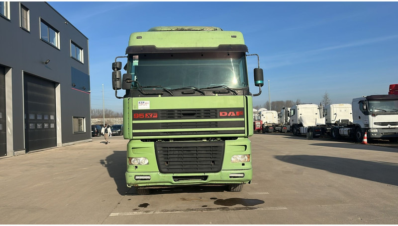 DAF XF 95.430 (EURO 2 / MANUAL PUMP / POMPE MANUELLE / BOITE MANUELLE) - Cap tractor: Foto 4 DAF XF 95.430 (EURO 2 / MANUAL PUMP / POMPE MANUELLE / BOITE MANUELLE) - Cap tractor: Foto 4