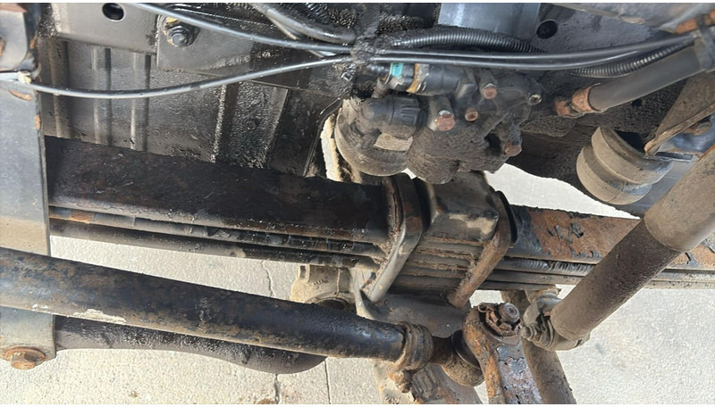 Cap tractor MAN 25.372 (6X2 / MANUAL PUMP / POMPE MANUELLE / 8 TYRES / 6 CYLINDERS): Foto 9 Cap tractor MAN 25.372 (6X2 / MANUAL PUMP / POMPE MANUELLE / 8 TYRES / 6 CYLINDERS): Foto 9