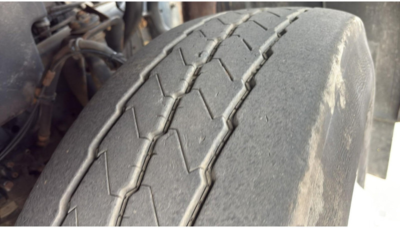 Cap tractor MAN 25.372 (6X2 / MANUAL PUMP / POMPE MANUELLE / 8 TYRES / 6 CYLINDERS): Foto 10 Cap tractor MAN 25.372 (6X2 / MANUAL PUMP / POMPE MANUELLE / 8 TYRES / 6 CYLINDERS): Foto 10