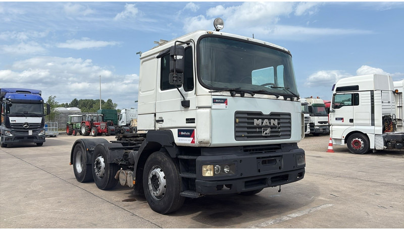 MAN 25.403 (6X2 / 6 CYLINDER / EURO 2 / MANUAL GEARBOX / 8 TYRES) - Cap tractor: Foto 2 MAN 25.403 (6X2 / 6 CYLINDER / EURO 2 / MANUAL GEARBOX / 8 TYRES) - Cap tractor: Foto 2