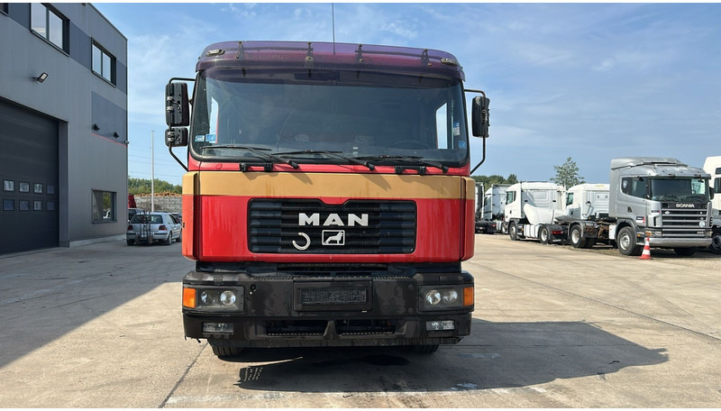MAN 26.414 (6X2 / ORIGINAL TRACTOR UNIT / EURO 2 / MANUAL GEARBOX / BOITE MANUELLE) - Cap tractor: Foto 3 MAN 26.414 (6X2 / ORIGINAL TRACTOR UNIT / EURO 2 / MANUAL GEARBOX / BOITE MANUELLE) - Cap tractor: Foto 3