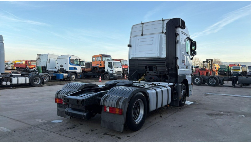 Mercedes-Benz actros 1844 (MP3 / FULL SPOILERS / GOOD CONDITION / BONNE ETAT / LAMES DEVANT / STEEL FRONT) - Cap tractor: Foto 4 Mercedes-Benz actros 1844 (MP3 / FULL SPOILERS / GOOD CONDITION / BONNE ETAT / LAMES DEVANT / STEEL FRONT) - Cap tractor: Foto 4