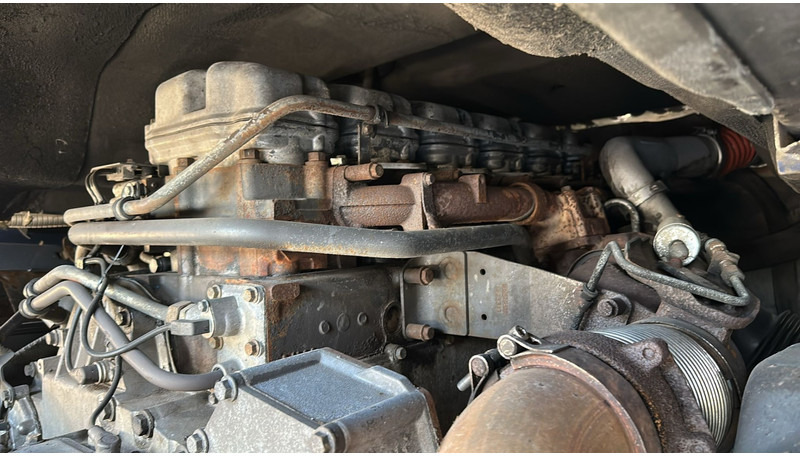 Interior photo 1: Leasing de Scania 124-420 (MANUAL GEARBOX / BOITE MANUELLE) Scania 124-420 (MANUAL GEARBOX / BOITE MANUELLE)
