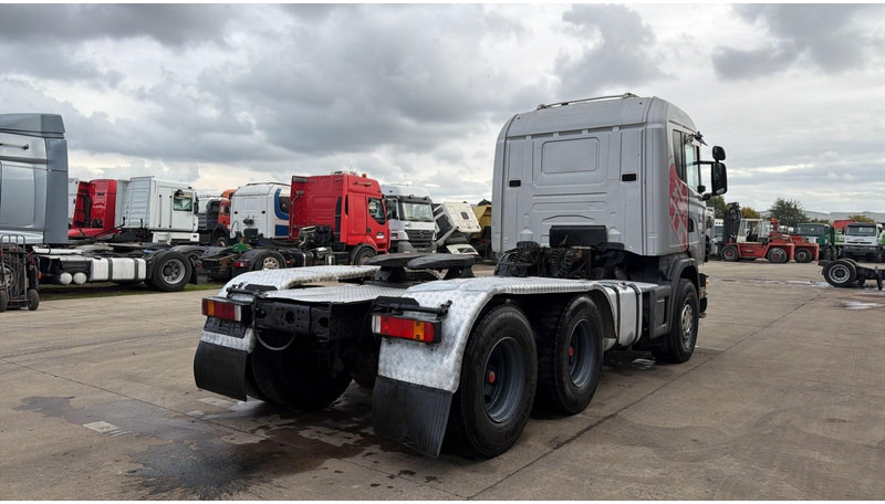 Scania R164-480 (RETARDER / BOITE MANUELLE / MANUAL GEARBOX / STEEL SUSP. / LAMES / V8) - Cap tractor: Foto 4 Scania R164-480 (RETARDER / BOITE MANUELLE / MANUAL GEARBOX / STEEL SUSP. / LAMES / V8) - Cap tractor: Foto 4