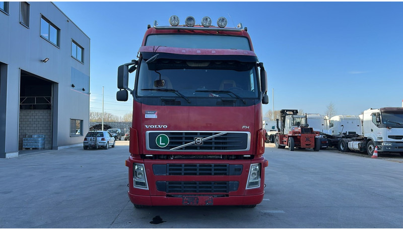 Volvo FH 400 (MANUAL GEARBOX / EURO 5 / BOITE MANUELLE) - Cap tractor: Foto 2 Volvo FH 400 (MANUAL GEARBOX / EURO 5 / BOITE MANUELLE) - Cap tractor: Foto 2