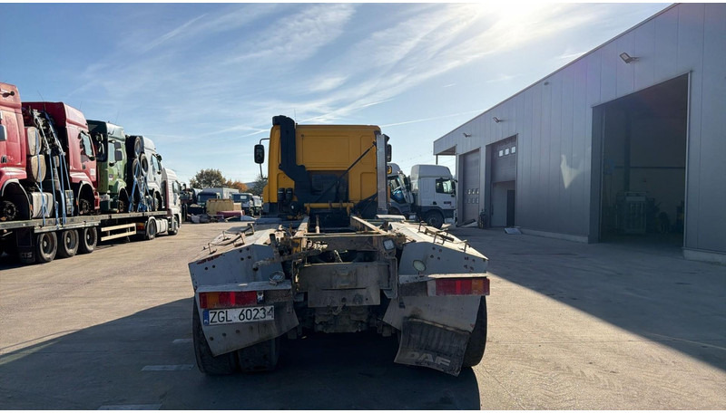 DAF CF 85.360 (BOITE MANUELLE / MANUAL GEARBOX / BIG HUB / GRAND PONT / LAMES / 8X4) - Camion şasiu: Foto 5 DAF CF 85.360 (BOITE MANUELLE / MANUAL GEARBOX / BIG HUB / GRAND PONT / LAMES / 8X4) - Camion şasiu: Foto 5