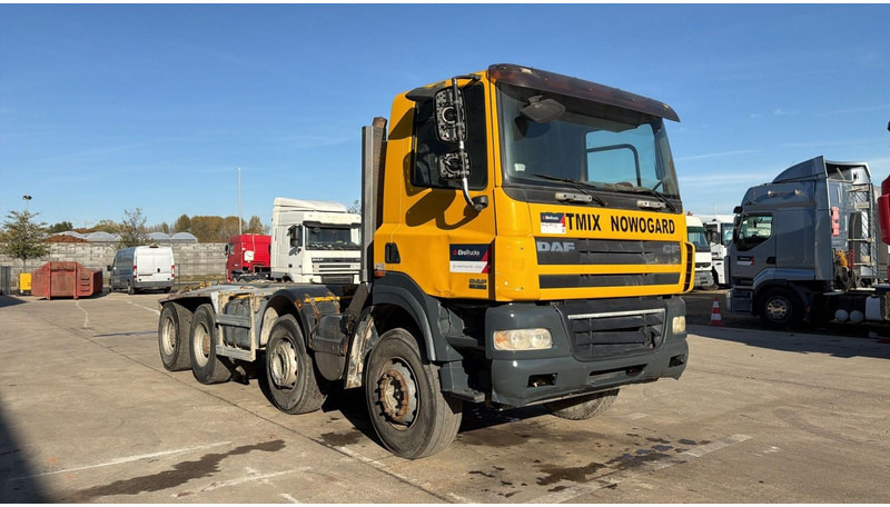 DAF CF 85.360 (BOITE MANUELLE / MANUAL GEARBOX / BIG HUB / GRAND PONT / LAMES / 8X4) - Camion şasiu: Foto 3 DAF CF 85.360 (BOITE MANUELLE / MANUAL GEARBOX / BIG HUB / GRAND PONT / LAMES / 8X4) - Camion şasiu: Foto 3