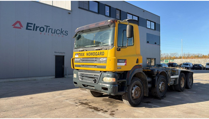 DAF CF 85.360 (BOITE MANUELLE / MANUAL GEARBOX / BIG HUB / GRAND PONT / LAMES / 8X4) - Camion şasiu: Foto 1 DAF CF 85.360 (BOITE MANUELLE / MANUAL GEARBOX / BIG HUB / GRAND PONT / LAMES / 8X4) - Camion şasiu: Foto 1