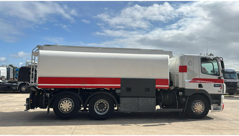 DAF CF 85.430 (20270 LITERS / EURO 3 / TOP CONDITION !!! / PARFAIT ETAT / 6X2 / BOITE MANUELLE) - Camion cisternă: Foto 4 DAF CF 85.430 (20270 LITERS / EURO 3 / TOP CONDITION !!! / PARFAIT ETAT / 6X2 / BOITE MANUELLE) - Camion cisternă: Foto 4
