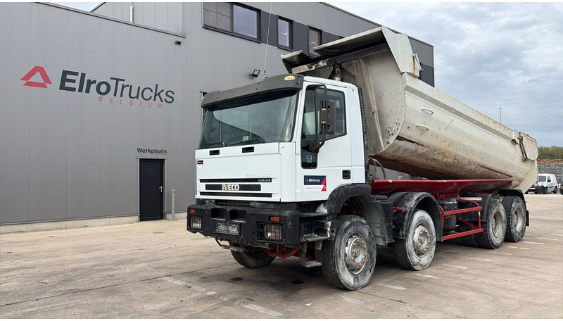 Iveco EUROTRAKKER 320 E 35 (GRAND PONT / LAMES / POMPE MANUELLE / 8X4 / CURSOR 8) - Camion basculantă: Foto 1 Iveco EUROTRAKKER 320 E 35 (GRAND PONT / LAMES / POMPE MANUELLE / 8X4 / CURSOR 8) - Camion basculantă: Foto 1