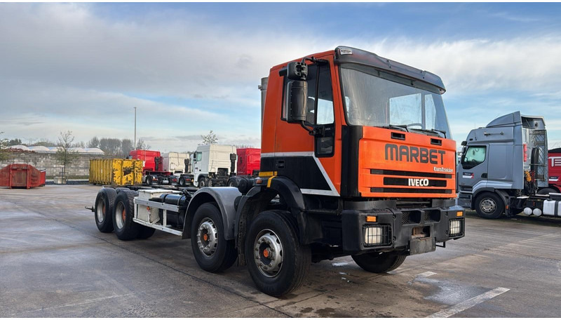 Iveco EUROTRAKKER 340 E 34 (POMPE MANUELLE / GRAND PONT / LAMES / MANUAL PUMP / BIG AXLE / STEEL SUSP.) - Camion şasiu: Foto 3 Iveco EUROTRAKKER 340 E 34 (POMPE MANUELLE / GRAND PONT / LAMES / MANUAL PUMP / BIG AXLE / STEEL SUSP.) - Camion şasiu: Foto 3