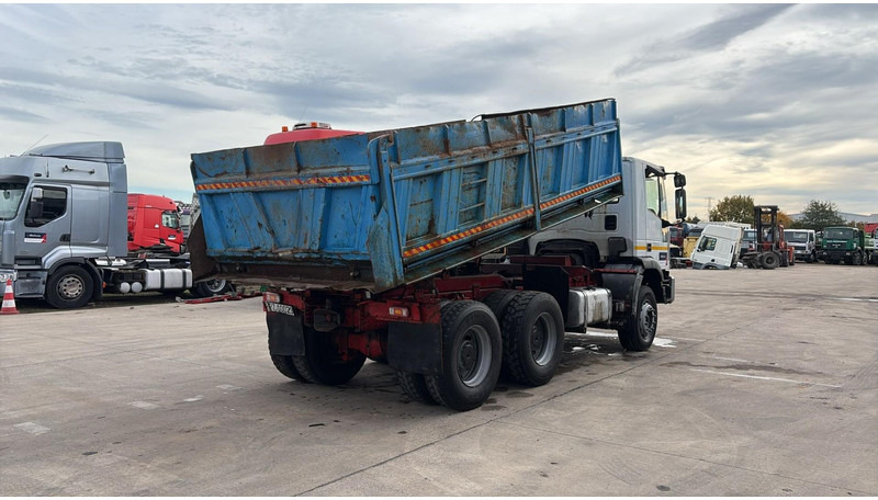 Iveco Eurotrakker 260 E 37 (POMPE MANUELLE / MANUAL PUMP / LAMES / STEEL SUSP. / BIG AXLE / GRANT PONT) - Camion basculantă: Foto 4 Iveco Eurotrakker 260 E 37 (POMPE MANUELLE / MANUAL PUMP / LAMES / STEEL SUSP. / BIG AXLE / GRANT PONT) - Camion basculantă: Foto 4