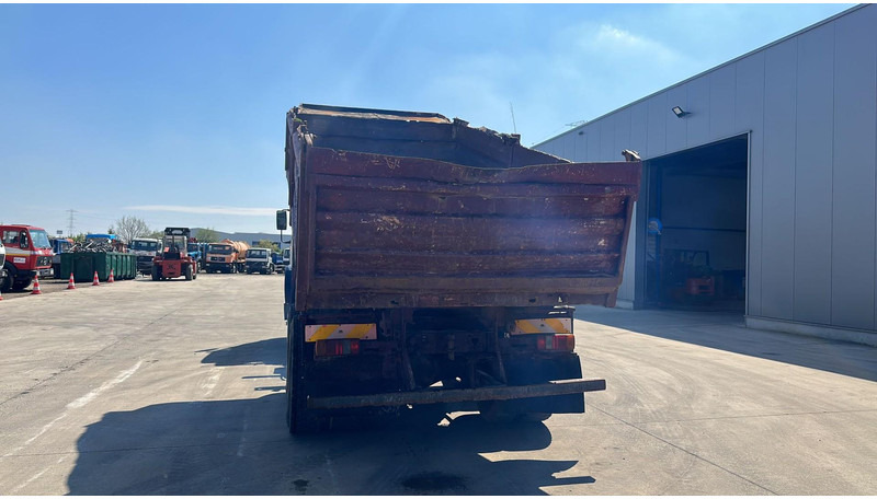 Iveco MAGIRUS 260 - 34 (LIVRAISON GRATUITE AU PORT D'ANVERS / POMPE MANUELLE) - Camion basculantă: Foto 5 Iveco MAGIRUS 260 - 34 (LIVRAISON GRATUITE AU PORT D'ANVERS / POMPE MANUELLE) - Camion basculantă: Foto 5