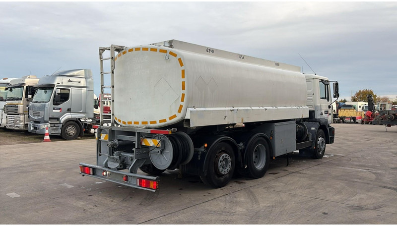 MAN 25.292 (19220 L / 3 COMPARTIMENTS / 6X2 / MANUAL GEARBOX) - Camion cisternă: Foto 4 MAN 25.292 (19220 L / 3 COMPARTIMENTS / 6X2 / MANUAL GEARBOX) - Camion cisternă: Foto 4