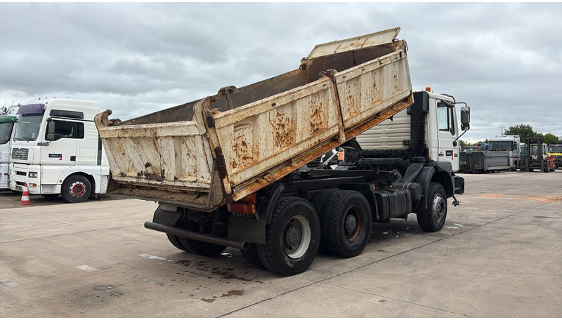 MAN 26.403 (BOITE MANUELLE / MANUAL GEARBOX / 6 CYLINDER / GOOD CONDITION / BIG AXLE) - Camion basculantă: Foto 4 MAN 26.403 (BOITE MANUELLE / MANUAL GEARBOX / 6 CYLINDER / GOOD CONDITION / BIG AXLE) - Camion basculantă: Foto 4