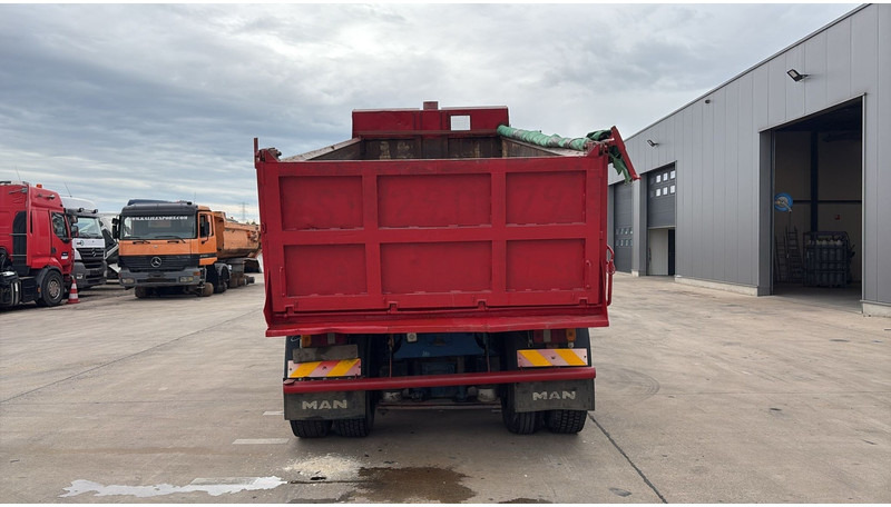 MAN 32.343 (LAMES / STEEL SUSP. / 8X4 / GRAND PONT / BIG AXLE) - Camion basculantă: Foto 5 MAN 32.343 (LAMES / STEEL SUSP. / 8X4 / GRAND PONT / BIG AXLE) - Camion basculantă: Foto 5