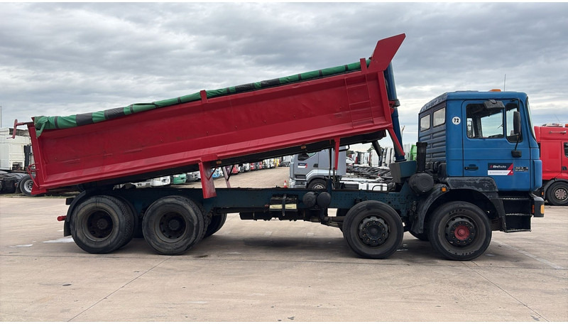 MAN 32.343 (LAMES / STEEL SUSP. / 8X4 / GRAND PONT / BIG AXLE) - Camion basculantă: Foto 3 MAN 32.343 (LAMES / STEEL SUSP. / 8X4 / GRAND PONT / BIG AXLE) - Camion basculantă: Foto 3