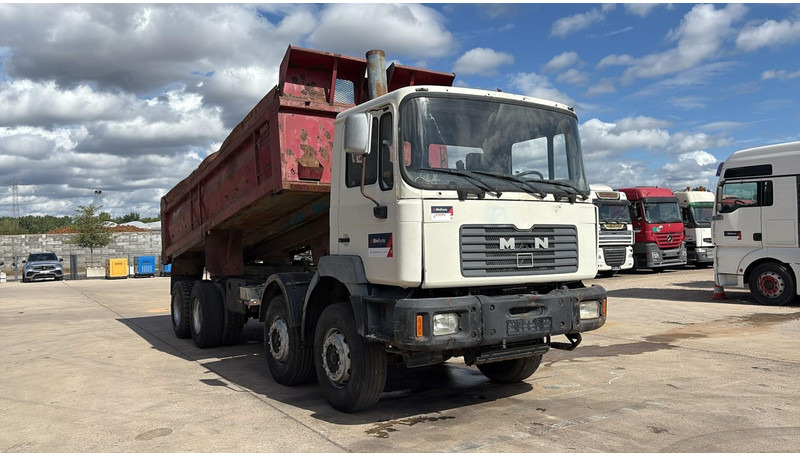 MAN 35.372 (MANUAL PUMP / 6 CYLINDER / BIG AXLE / STEEL SUSP.) - Camion basculantă: Foto 2 MAN 35.372 (MANUAL PUMP / 6 CYLINDER / BIG AXLE / STEEL SUSP.) - Camion basculantă: Foto 2