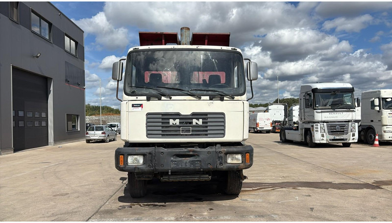 MAN 35.372 (MANUAL PUMP / 6 CYLINDER / BIG AXLE / STEEL SUSP.) - Camion basculantă: Foto 4 MAN 35.372 (MANUAL PUMP / 6 CYLINDER / BIG AXLE / STEEL SUSP.) - Camion basculantă: Foto 4