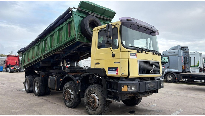 MAN 35.402 (8X8 / BIG AXLES / GRAND PONT / LAMES / STEEL SUSP. / 6 CYLINDER) - Camion basculantă: Foto 3 MAN 35.402 (8X8 / BIG AXLES / GRAND PONT / LAMES / STEEL SUSP. / 6 CYLINDER) - Camion basculantă: Foto 3