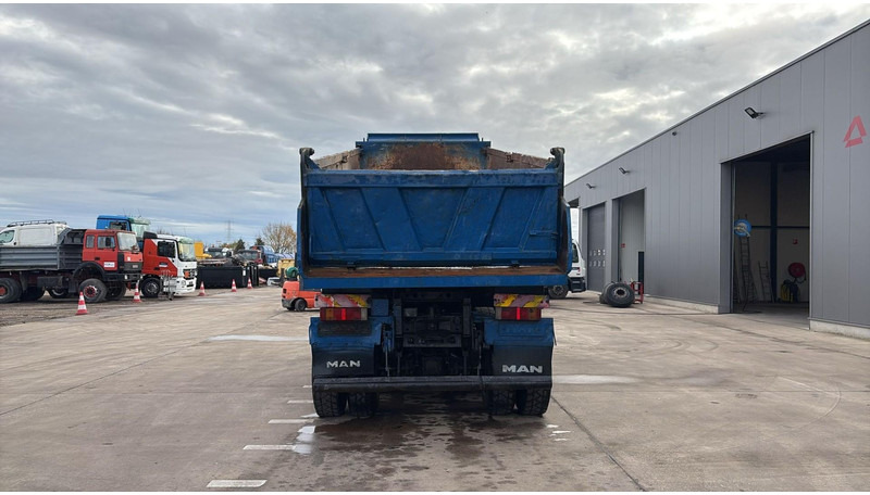 MAN 35.414 (6 CYLINDER / 8X6 / BIG AXLES / STEEL SUSP. / LAMES / GRAND PONT) - Camion basculantă: Foto 5 MAN 35.414 (6 CYLINDER / 8X6 / BIG AXLES / STEEL SUSP. / LAMES / GRAND PONT) - Camion basculantă: Foto 5
