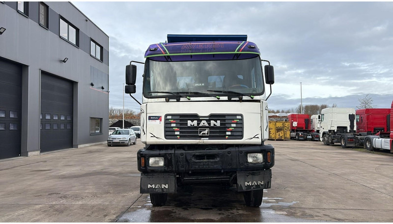 MAN 35.414 (6 CYLINDER / 8X6 / BIG AXLES / STEEL SUSP. / LAMES / GRAND PONT) - Camion basculantă: Foto 4 MAN 35.414 (6 CYLINDER / 8X6 / BIG AXLES / STEEL SUSP. / LAMES / GRAND PONT) - Camion basculantă: Foto 4