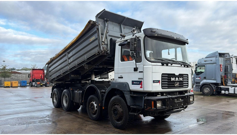 MAN 41.414 (BIG AXLES / 41 TONS / GRAND PONT / LAMES / 6 CYLINDER) - Camion basculantă: Foto 3 MAN 41.414 (BIG AXLES / 41 TONS / GRAND PONT / LAMES / 6 CYLINDER) - Camion basculantă: Foto 3