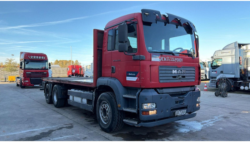 MAN TGA 26.360 (6X4 / STEEL SUSP / LAMES / MANUAL PUMP / BOITE MANUELLE / MANUAL GEARBOX) - Camion platformă: Foto 2 MAN TGA 26.360 (6X4 / STEEL SUSP / LAMES / MANUAL PUMP / BOITE MANUELLE / MANUAL GEARBOX) - Camion platformă: Foto 2