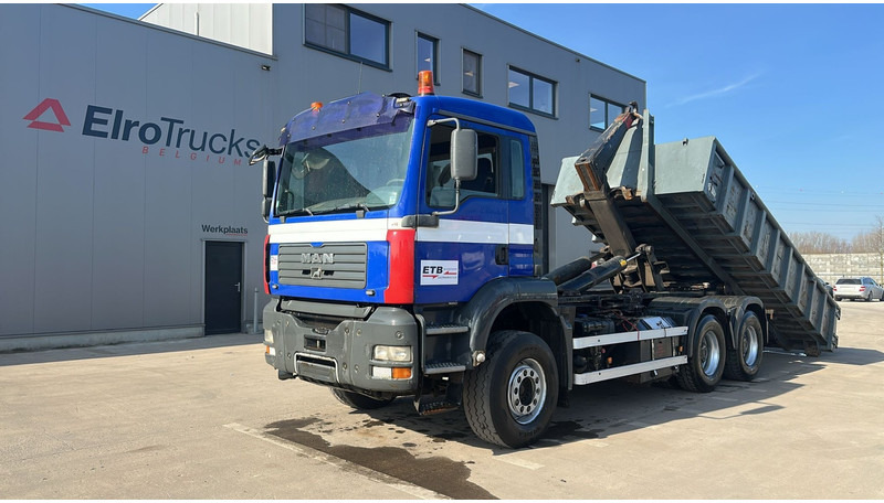 MAN TGA 26.460 (WITH CONTAINER / BELGIAN TRUCK / PERFECT / 6X4 / MANUAL GEARBOX / BOITE MANUELLE) - Camion cu cârlig: Foto 1 MAN TGA 26.460 (WITH CONTAINER / BELGIAN TRUCK / PERFECT / 6X4 / MANUAL GEARBOX / BOITE MANUELLE) - Camion cu cârlig: Foto 1