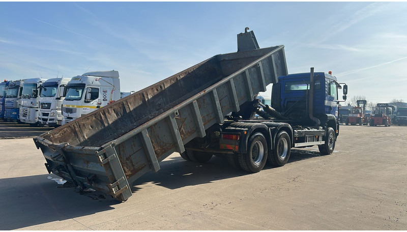 MAN TGA 26.460 (WITH CONTAINER / BELGIAN TRUCK / PERFECT / 6X4 / MANUAL GEARBOX / BOITE MANUELLE) - Camion cu cârlig: Foto 5 MAN TGA 26.460 (WITH CONTAINER / BELGIAN TRUCK / PERFECT / 6X4 / MANUAL GEARBOX / BOITE MANUELLE) - Camion cu cârlig: Foto 5