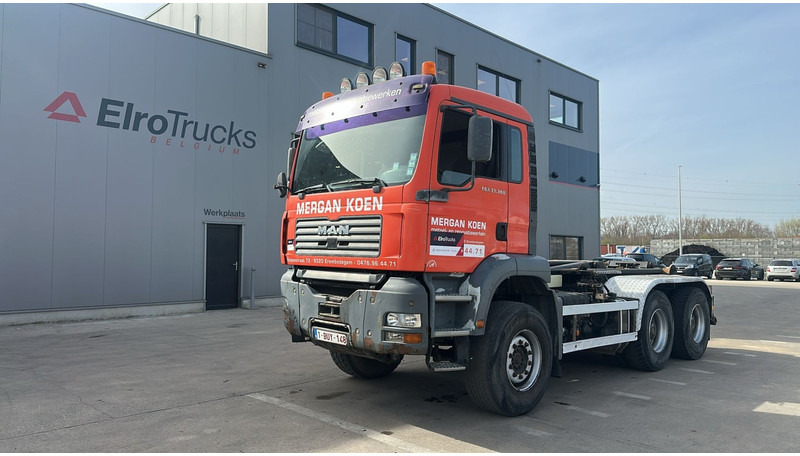 MAN TGA 33.360 (MANUAL GEARBOX / BELGIAN TRUCK / 6X4 / BIG AXLE / SEMI MANUAL PUMP) - Camion cu cârlig: Foto 1 MAN TGA 33.360 (MANUAL GEARBOX / BELGIAN TRUCK / 6X4 / BIG AXLE / SEMI MANUAL PUMP) - Camion cu cârlig: Foto 1