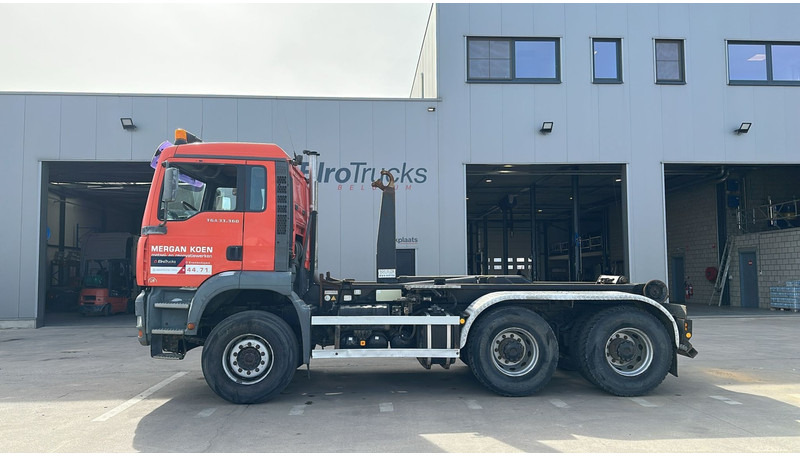 MAN TGA 33.360 (MANUAL GEARBOX / BELGIAN TRUCK / 6X4 / BIG AXLE / SEMI MANUAL PUMP) - Camion cu cârlig: Foto 5 MAN TGA 33.360 (MANUAL GEARBOX / BELGIAN TRUCK / 6X4 / BIG AXLE / SEMI MANUAL PUMP) - Camion cu cârlig: Foto 5