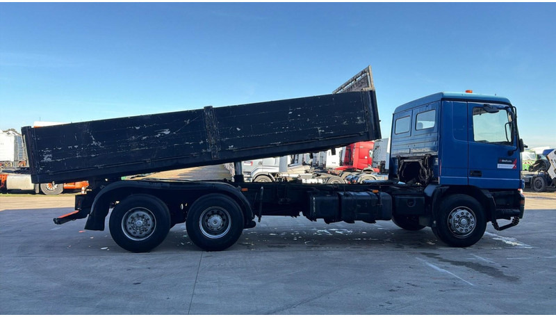 Mercedes-Benz ACTROS 2535 (EPS / BENNE / TIPPER / 8 ROUES / 3 PEDALES) - Camion basculantă: Foto 3 Mercedes-Benz ACTROS 2535 (EPS / BENNE / TIPPER / 8 ROUES / 3 PEDALES) - Camion basculantă: Foto 3