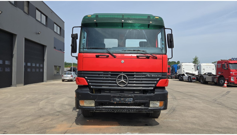 Mercedes-Benz ACTROS 2640 (EPS / 3 PEDALES / V6 / LAMES / GRAND PONT / EURO 2 / SEMI-AUTO) - Camion şasiu: Foto 2 Mercedes-Benz ACTROS 2640 (EPS / 3 PEDALES / V6 / LAMES / GRAND PONT / EURO 2 / SEMI-AUTO) - Camion şasiu: Foto 2